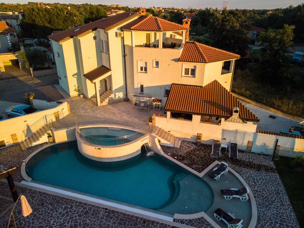 Amela Apartment Pula Exterior photo